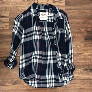 Long sleeve button down plaid shirt